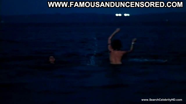 Carla Gugino Threesome Lesbian Scene Beach Showing Ass Horny