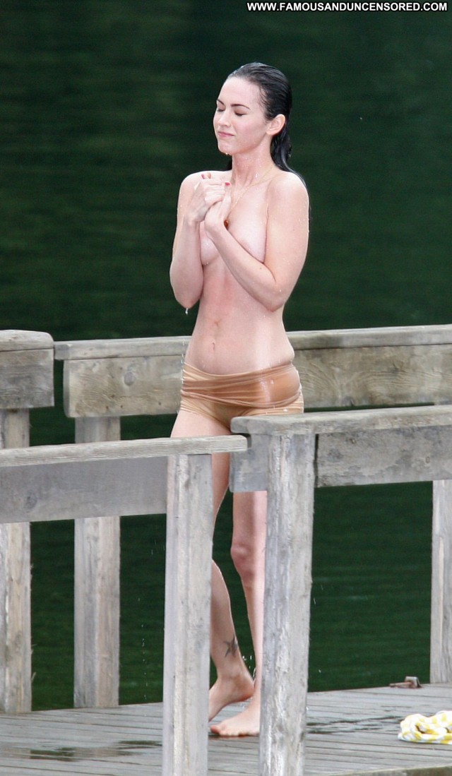 Megan Fox Filming Jennifers Body May Posing Hot Celebrity Hot