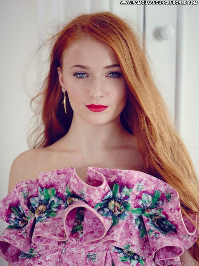 Sophie Turner Game Of Thrones Babe Celebrity Posing Hot Beautiful