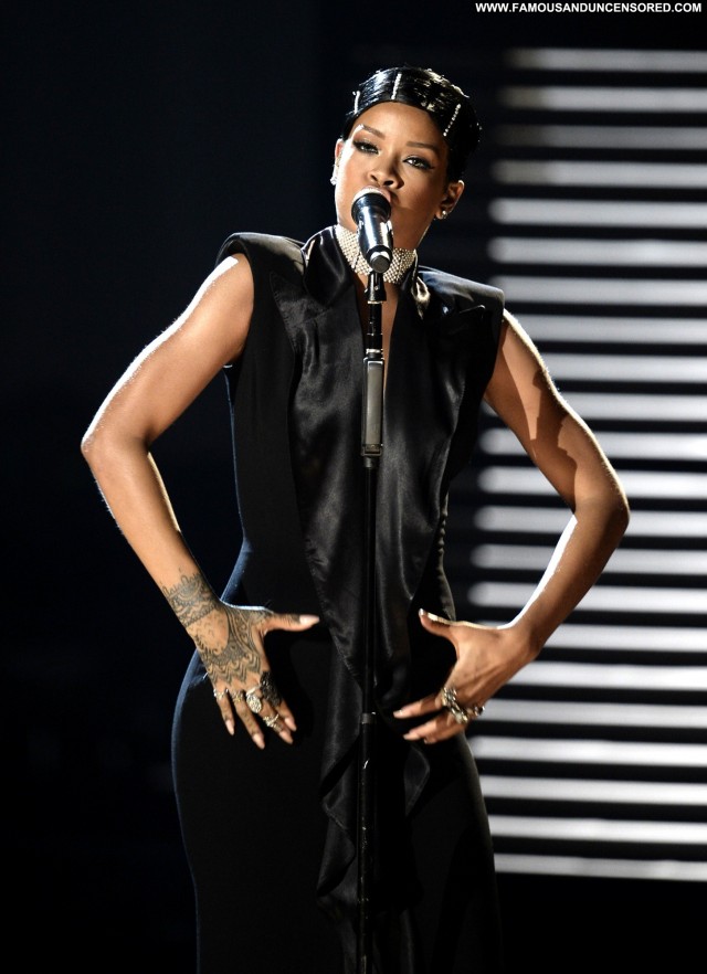 Rihanna American Music Awards Babe Celebrity Los Angeles Posing Hot