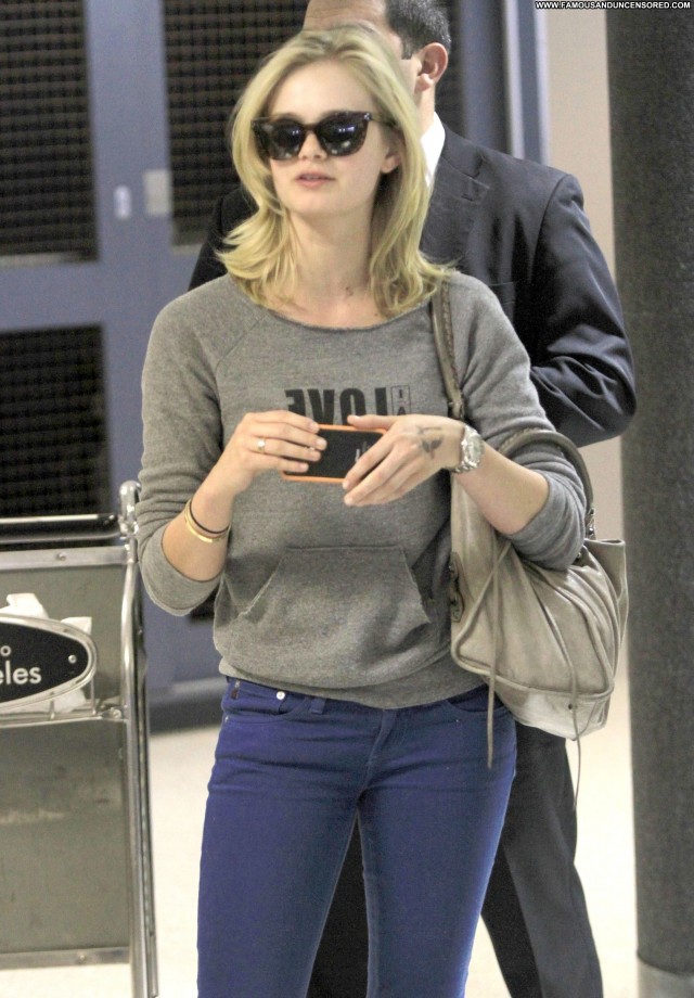 Sara Paxton Lax Airport Lax Airport Posing Hot Celebrity Babe