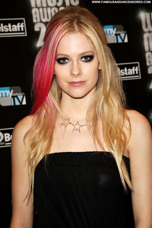 Avril Lavigne Celebrity Posing Hot Babe See Thru Beautiful Gorgeous