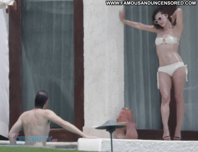 Milla Jovovich E Love Usa Happy Posing Hot Babe Celebrity Beautiful