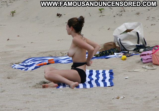 Kelly Brook Nude Sexy Scene Nudist Beach Showing Tits Horny
