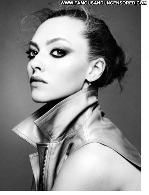 Amanda Seyfried Famous Babe Celebrity Hot Actress Straight Posing Hot Blonde Cute