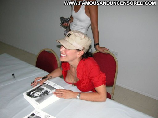 Alyssa Milano Celebrity Babe Posing Hot Famous Hot Straight Cute