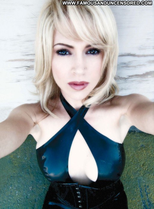 Alyssa Milano Celebrity Babe Posing Hot Famous Hot Straight Cute