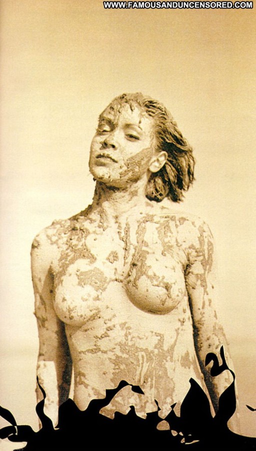 Alyssa Milano Celebrity Babe Posing Hot Famous Hot Straight Cute
