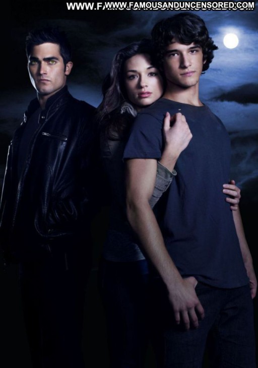 Crystal Reed Brunette Hot Babe Posing Hot Beautiful Straight Actress Cute Celebrity Famous