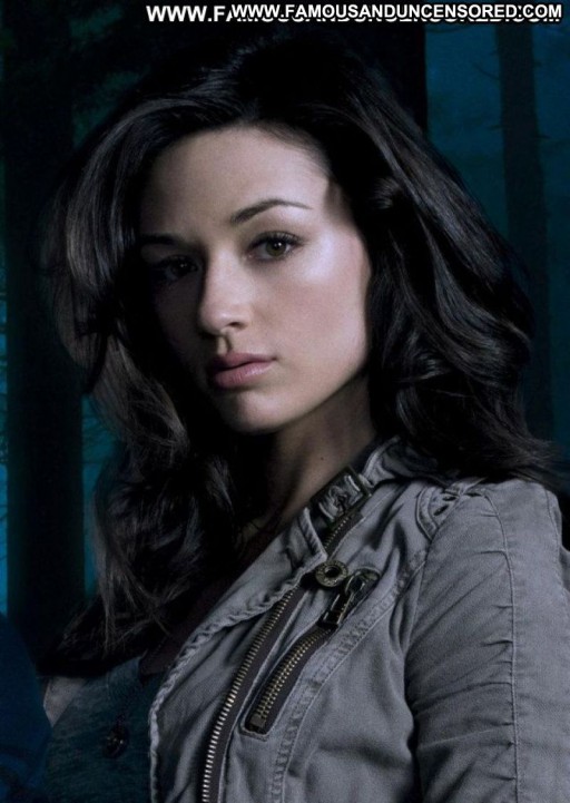 Crystal Reed Brunette Hot Babe Posing Hot Beautiful Straight Actress Cute Celebrity Famous
