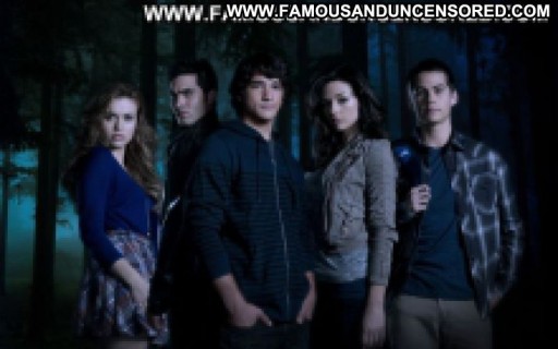 Crystal Reed Brunette Hot Babe Posing Hot Beautiful Straight Actress Cute Celebrity Famous