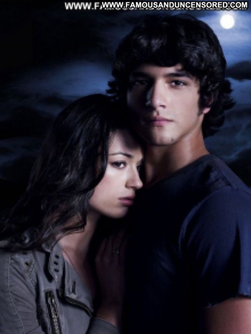 Crystal Reed Brunette Hot Babe Posing Hot Beautiful Straight Actress Cute Celebrity Famous