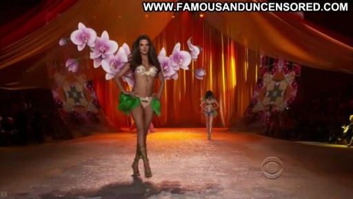 Alessandra Ambrosio Posing Hot Straight Nude Sexy Celebrity Fashion Sexy Scene Famous