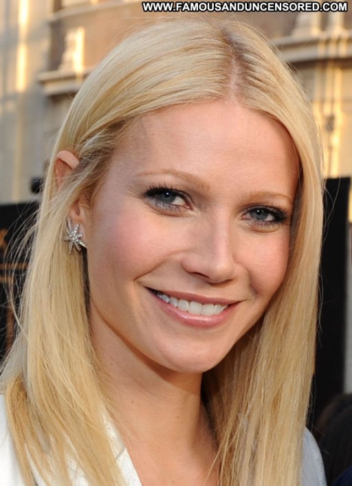 Gwyneth Paltrow Blonde Babe Straight Blue Eyes Cute Sexy Dress Sexy Posing Hot Famous Celebrity Hot