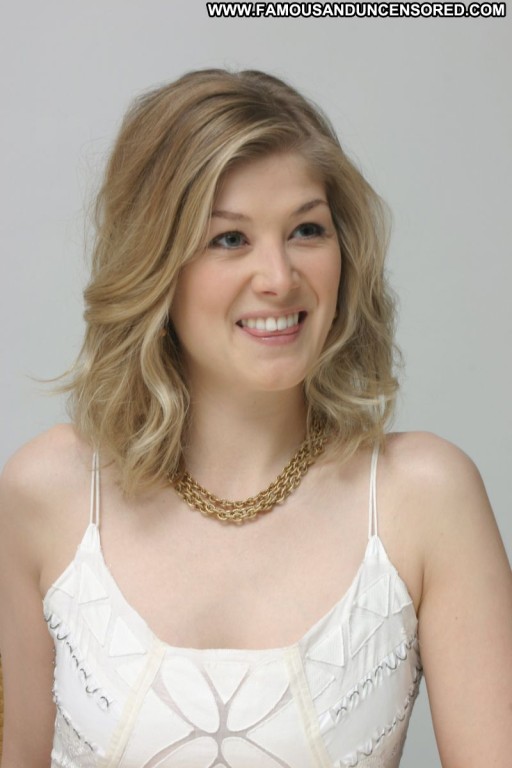 Rosamund Pike Tits Celebrity Blonde Sexy Cute Famous Sexy Dress Hot Babe Posing Hot Straight Showing Tits