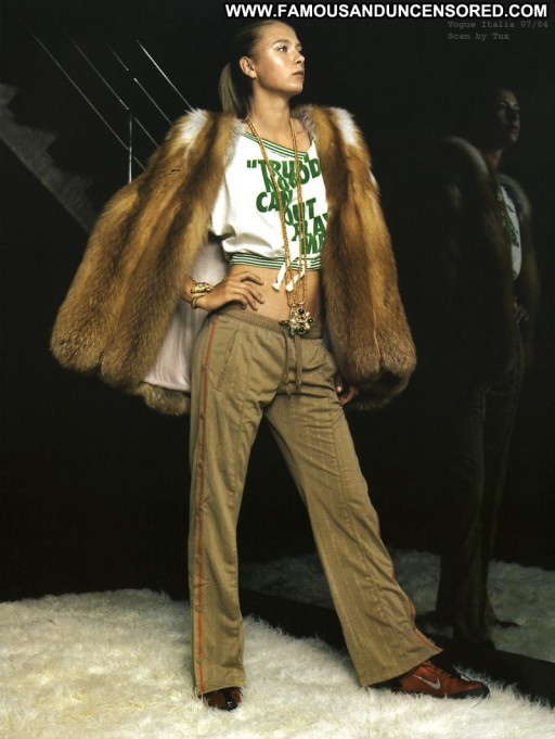 Maria Sharapova Famous Babe Straight Cute Hot Celebrity Posing Hot