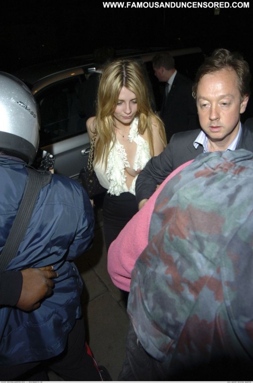 Mischa Barton Celebrity Posing Hot Straight Babe Hot Famous Cute