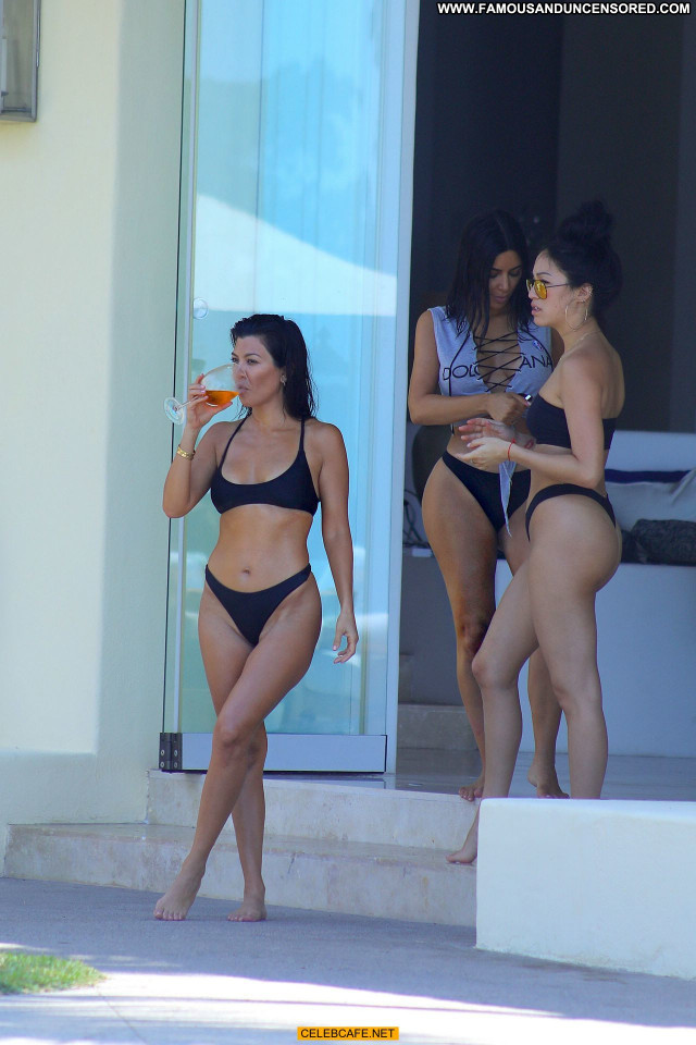 Kourtney Kardashian No Source Mexico Babe Celebrity Posing Hot