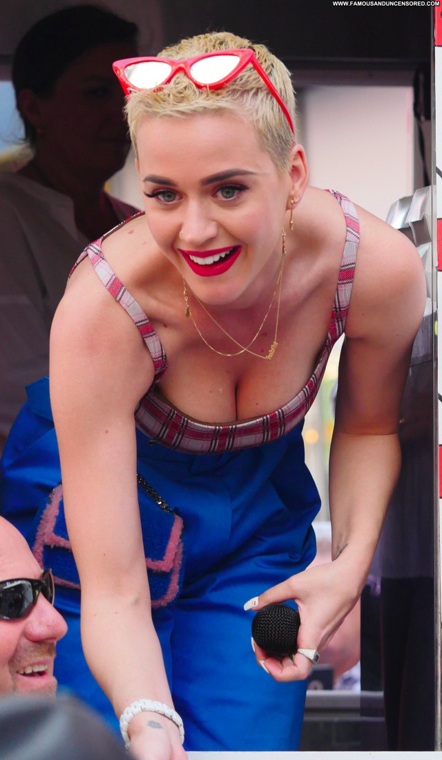 Katy Perry No Source Posing Hot Nice Nyc Twitter Cleavage California