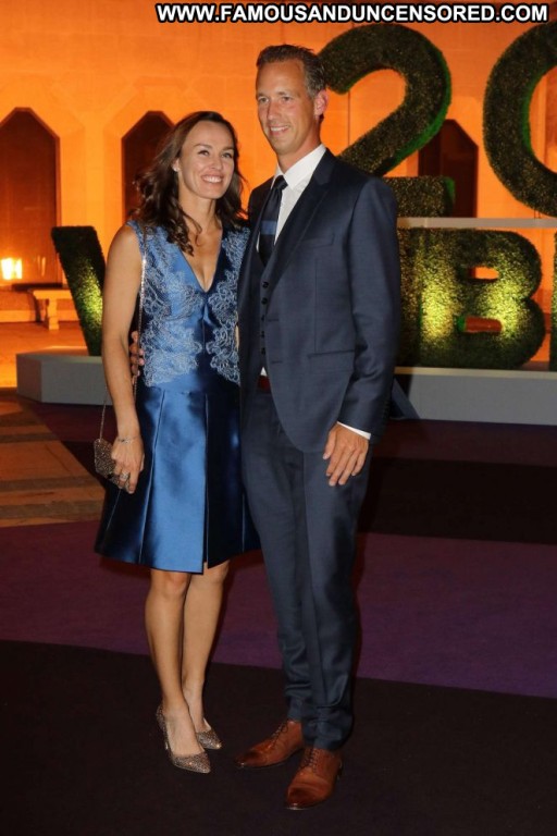 Martina Hingis Babe Beautiful London Paparazzi Straight Posing Hot Celebrity