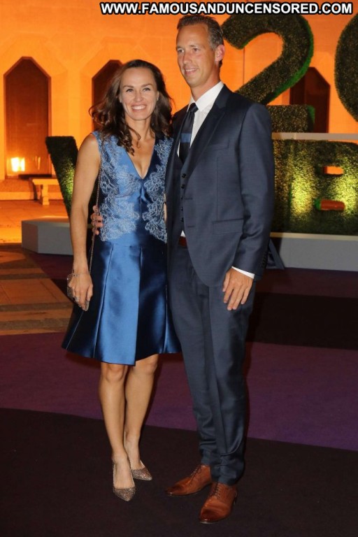 Martina Hingis Babe Beautiful London Paparazzi Straight Posing Hot Celebrity