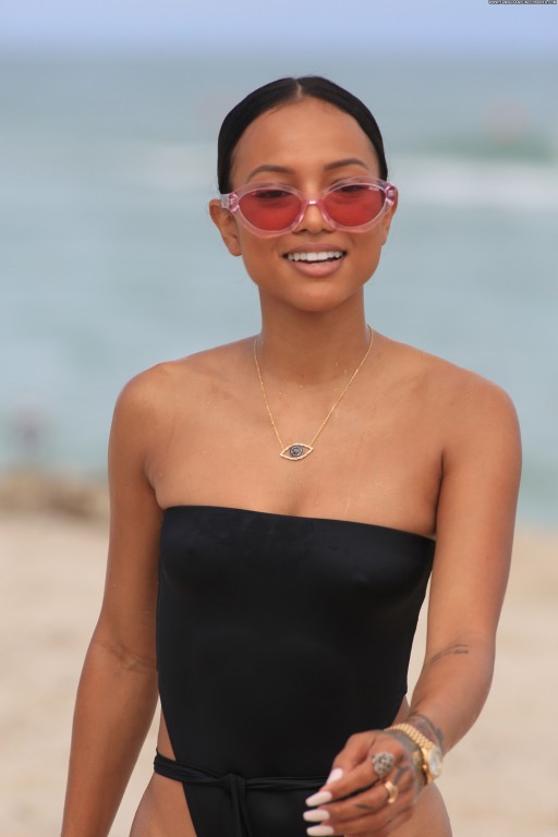 Unknown Beautiful Sexy Friends Model Posing Hot Swimsuit Babe Beach Celebrity Sex Straight