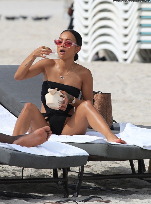 Unknown Beautiful Sexy Friends Model Posing Hot Swimsuit Babe Beach Celebrity Sex Straight