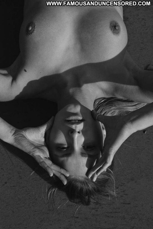 Skye Blue Nyc Winter Xxx Model Babe Influencer Beautiful Posing Hot River Belgium Hat Wild Blonde Singer Celebrity Legs Bra Male Nude Straight Bar Athletic Body