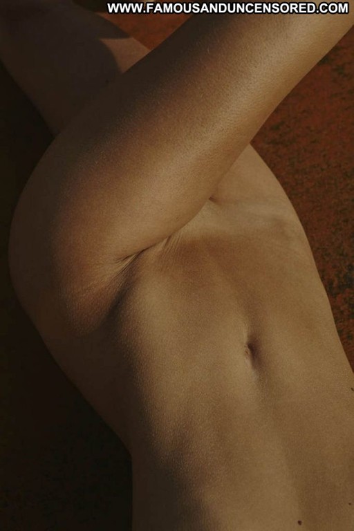 Skye Blue Nyc Winter Xxx Model Babe Influencer Beautiful Posing Hot River Belgium Hat Wild Blonde Singer Celebrity Legs Bra Male Nude Straight Bar Athletic Body