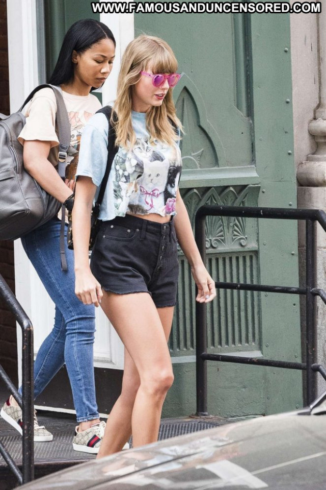 Taylor Swift New York  Celebrity Paparazzi Posing Hot Shorts New York