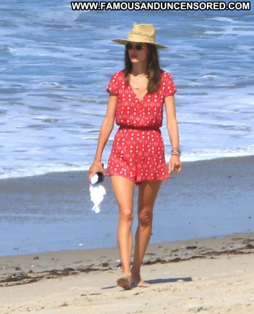 Alessandra Ambrosio Posing Hot Celebrity Paparazzi Straight Babe Beach Mali Malibu Beautiful