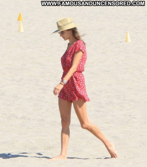 Alessandra Ambrosio Posing Hot Celebrity Paparazzi Straight Babe Beach Mali Malibu Beautiful