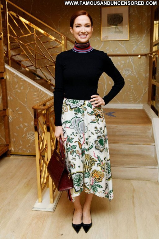 Natalie Jayne Roser Model Beautiful Busty Babe Winter Straight Bus Celebrity Posing Hot Photoshoot