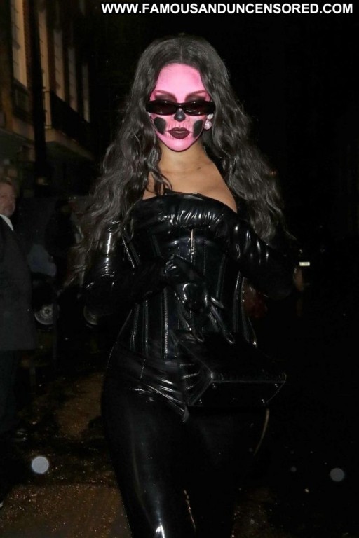 Rihanna London Paparazzi Posing Hot Beautiful Party Babe Straight Halloween Celebrity