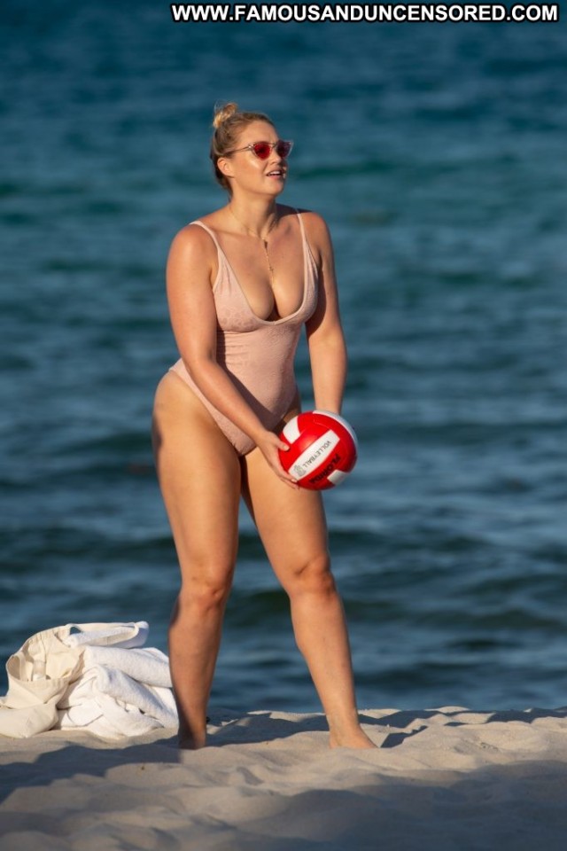 Alisa Shishkina Miami Beach Park Singer Mali Legs Posing Hot Beach