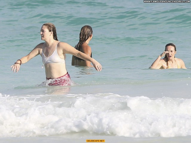 Drew Barrymore Wet Babe Posing Hot Bar Beach Beautiful