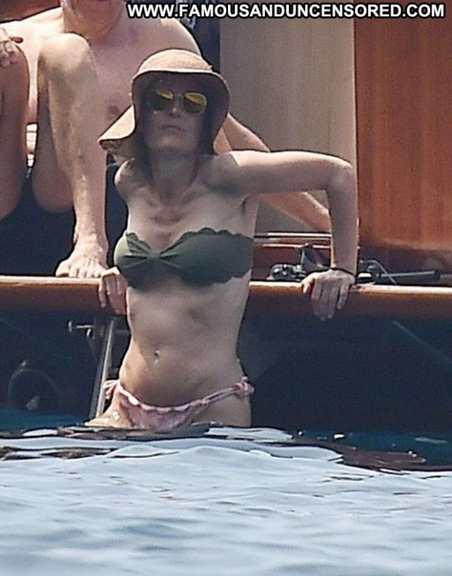 Gillian Anderson No Source Paparazzi Celebrity Bikini Beautiful Babe