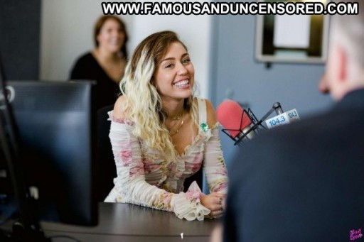 Miley Cyrus Beautiful Angel Posing Hot Los Angeles Celebrity Babe Straight Paparazzi