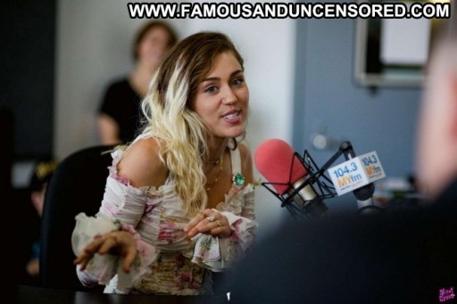 Miley Cyrus Beautiful Angel Posing Hot Los Angeles Celebrity Babe Straight Paparazzi