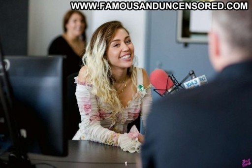 Miley Cyrus Beautiful Angel Posing Hot Los Angeles Celebrity Babe Straight Paparazzi