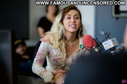Miley Cyrus Beautiful Angel Posing Hot Los Angeles Celebrity Babe Straight Paparazzi