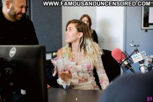 Miley Cyrus Beautiful Angel Posing Hot Los Angeles Celebrity Babe Straight Paparazzi