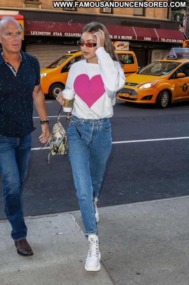 Gigi Hadid New York Babe Posing Hot Beautiful Jeans Celebrity New