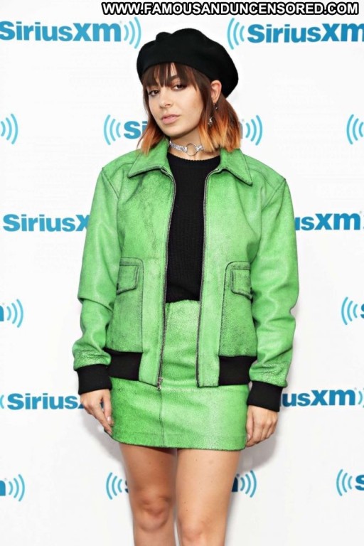 Charli Xcx Average Body Brown Eyes Medium Ass Youtuber Caucasian Nyc Instagrammer Babe Straight Female Influencer Actress Celebrity Posing Hot Beautiful Black
