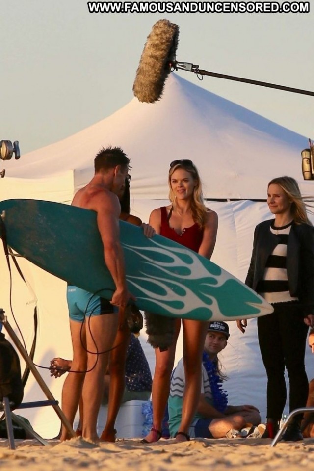 Kristen Bell Veronica Mars Posing Hot Celebrity Beach Paparazzi Babe