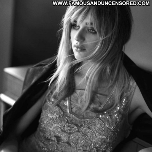 Joey King Celebrity Beautiful Posing Hot Paparazzi Babe Straight