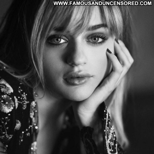 Joey King Celebrity Beautiful Posing Hot Paparazzi Babe Straight