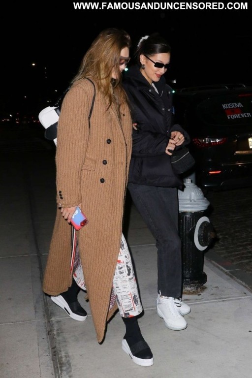 Bella Hadid Straight Celebrity Paparazzi Posing Hot Beautiful Nyc Babe