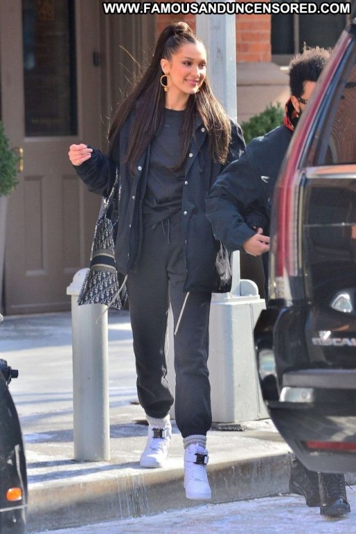 Bella Hadid Straight Boyfriend New York Celebrity Beautiful Babe Posing Hot Paparazzi Apartment