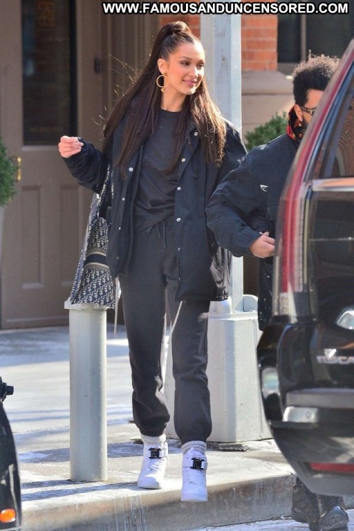 Bella Hadid Straight Boyfriend New York Celebrity Beautiful Babe Posing Hot Paparazzi Apartment